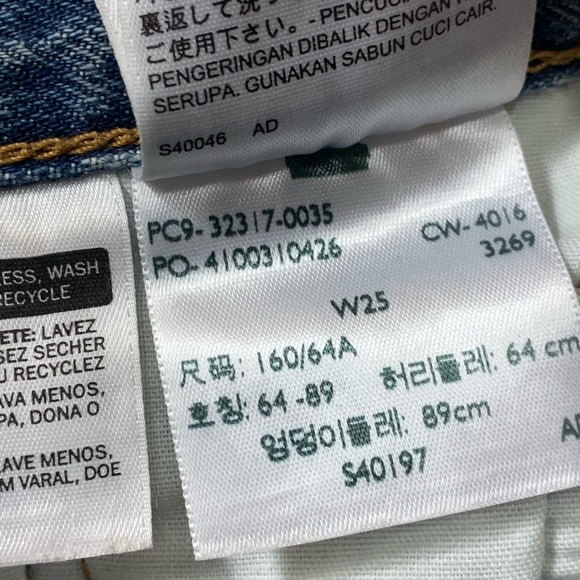 Levi’s High Rise Raw Hem Distressed Jean Shorts - Picture 6 of 10